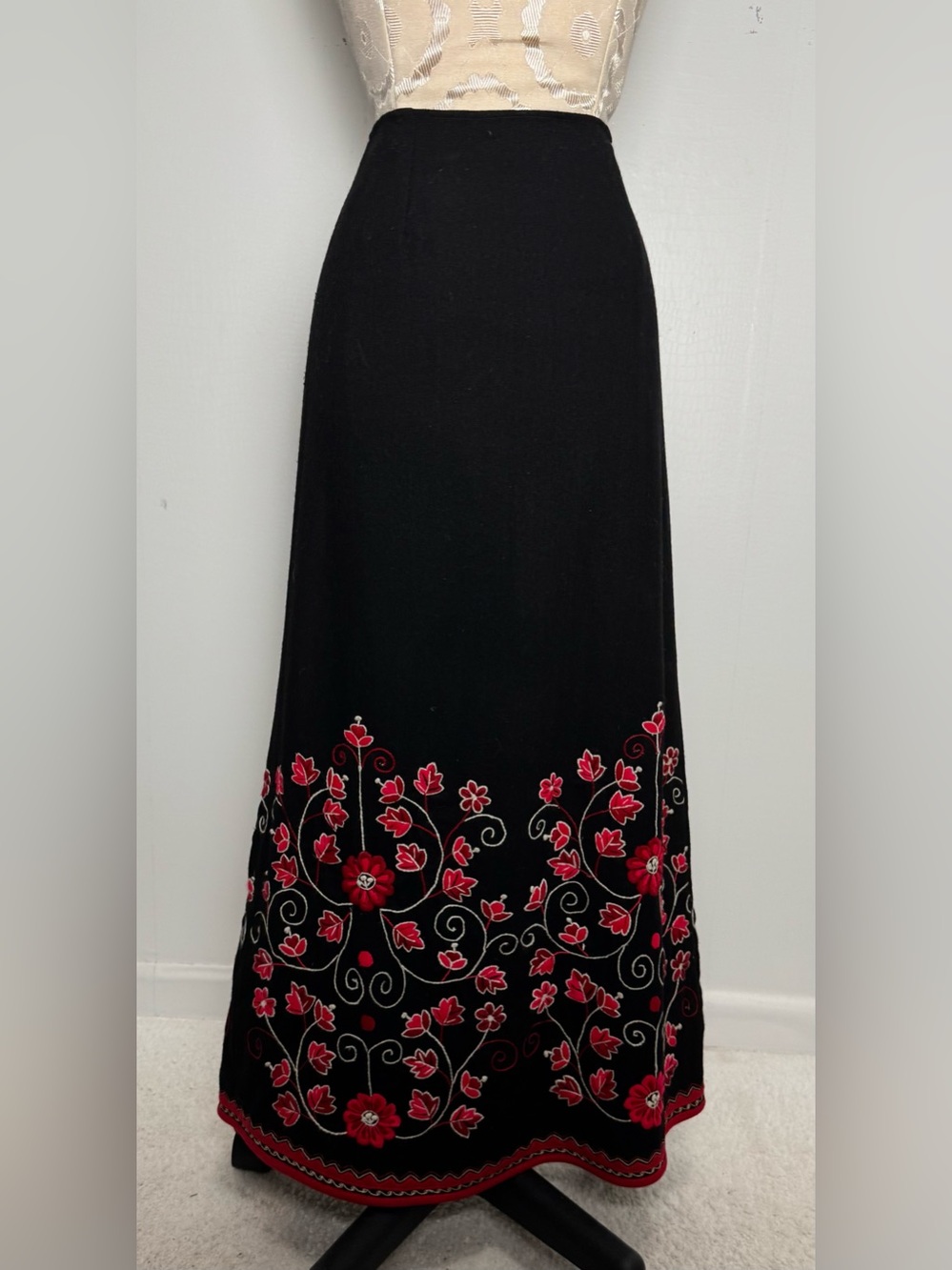 Vintage Ecuador Wool Maxi Skirt XS Embroidered Floral Appliqué Boho Folk